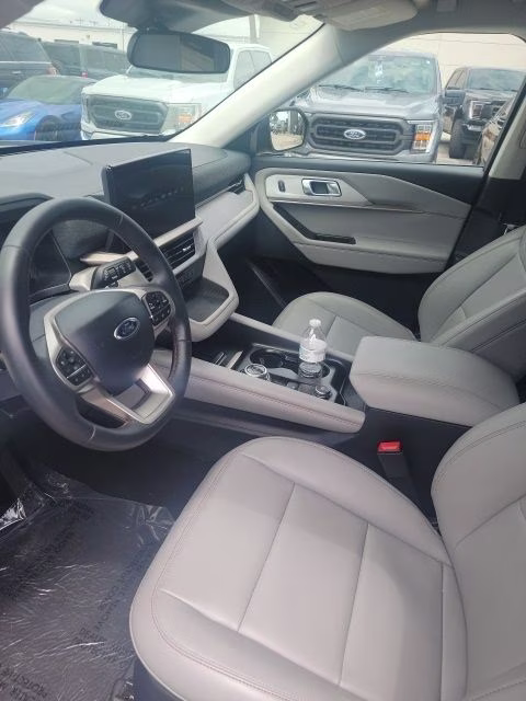 2025 Black Metallic Ford Explorer Active RWD SUV