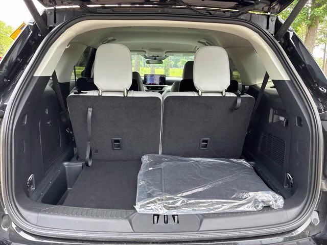 2025 Black Metallic Ford Explorer Active RWD SUV
