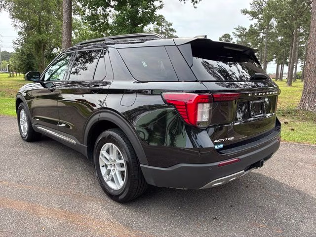 2025 Black Metallic Ford Explorer Active RWD SUV