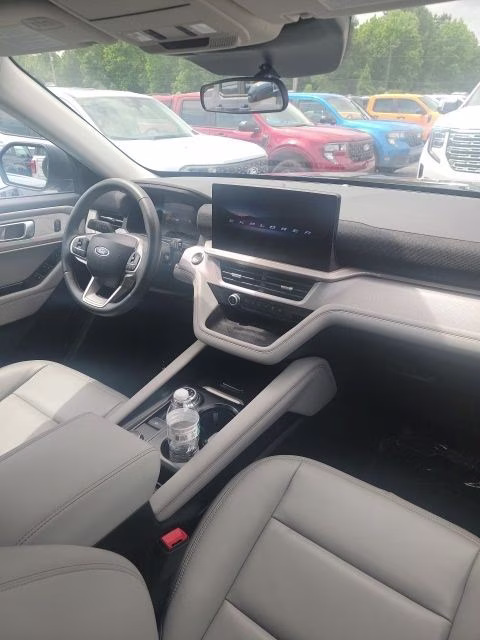 2025 Black Metallic Ford Explorer Active RWD SUV