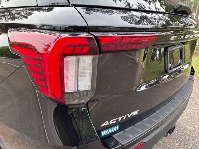 2025 Black Metallic Ford Explorer Active RWD SUV