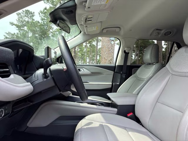 2025 Black Metallic Ford Explorer Active RWD SUV