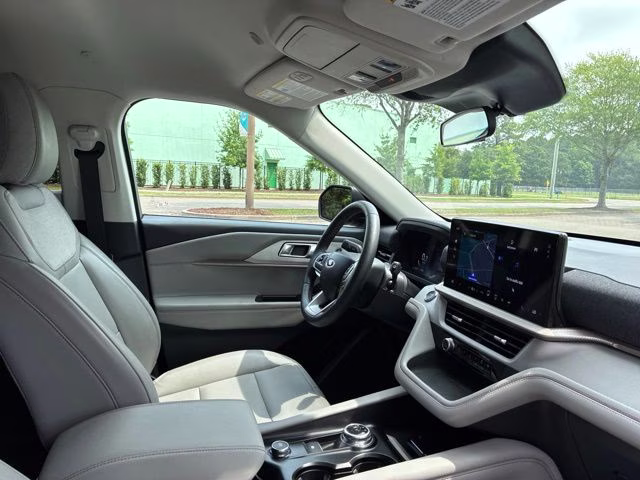 2025 Black Metallic Ford Explorer Active RWD SUV