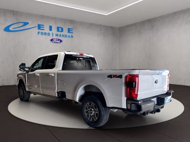 2023 Star White Metallic Tri-Coat Ford Super Duty F-250 SRW Lariat 4X4 Truck
