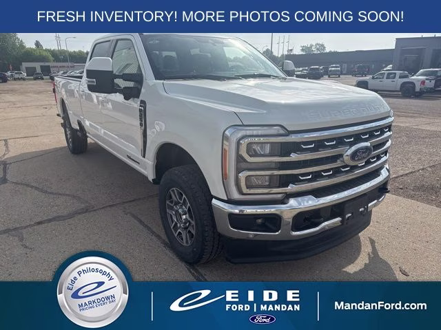 2023 Star White Metallic Tri-Coat Ford Super Duty F-250 SRW Lariat 4X4 Truck