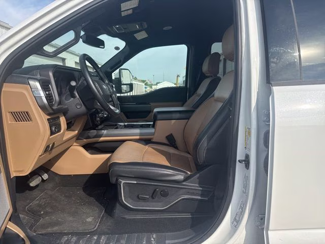 2023 Star White Metallic Tri-Coat Ford Super Duty F-250 SRW Lariat 4X4 Truck