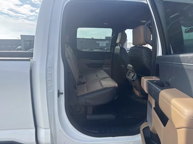 2023 Star White Metallic Tri-Coat Ford Super Duty F-250 SRW Lariat 4X4 Truck