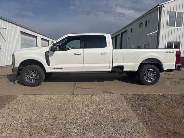 2023 Star White Metallic Tri-Coat Ford Super Duty F-250 SRW Lariat 4X4 Truck