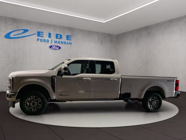 2023 Star White Metallic Tri-Coat Ford Super Duty F-250 SRW Lariat 4X4 Truck