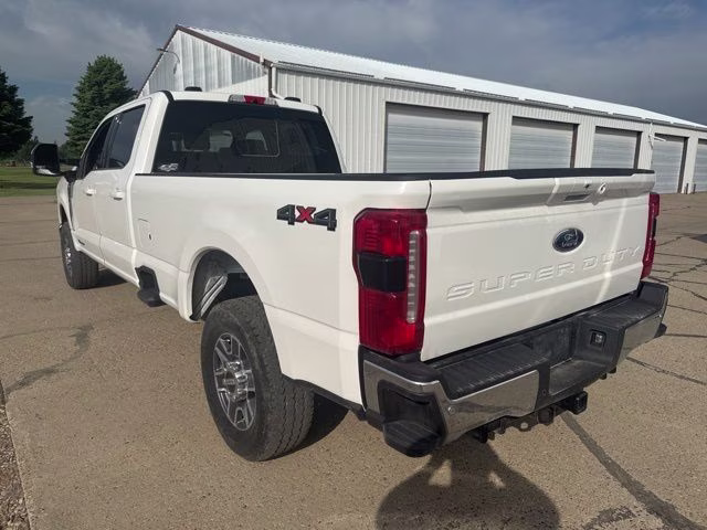 2023 Star White Metallic Tri-Coat Ford Super Duty F-250 SRW Lariat 4X4 Truck