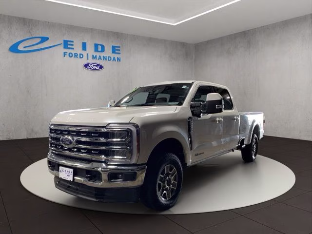 2023 Star White Metallic Tri-Coat Ford Super Duty F-250 SRW Lariat 4X4 Truck