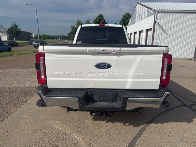2023 Star White Metallic Tri-Coat Ford Super Duty F-250 SRW Lariat 4X4 Truck
