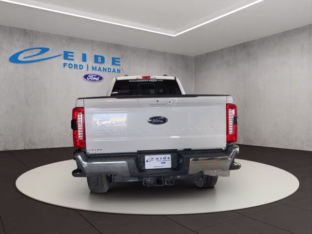 2023 Star White Metallic Tri-Coat Ford Super Duty F-250 SRW Lariat 4X4 Truck