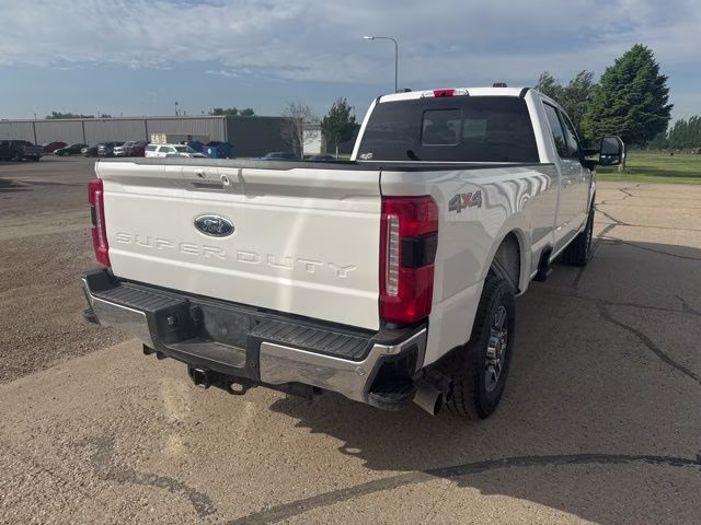 2023 Star White Metallic Tri-Coat Ford Super Duty F-250 SRW Lariat 4X4 Truck