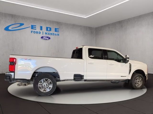 2023 Star White Metallic Tri-Coat Ford Super Duty F-250 SRW Lariat 4X4 Truck