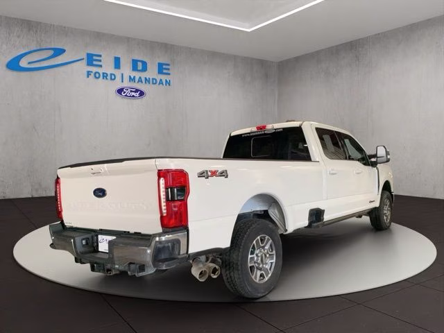 2023 Star White Metallic Tri-Coat Ford Super Duty F-250 SRW Lariat 4X4 Truck