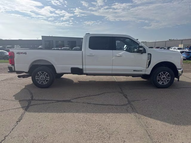 2023 Star White Metallic Tri-Coat Ford Super Duty F-250 SRW Lariat 4X4 Truck