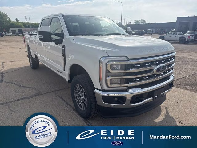 2023 Star White Metallic Tri-Coat Ford Super Duty F-250 SRW Lariat 4X4 Truck