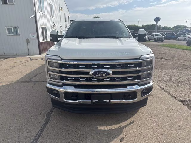 2023 Star White Metallic Tri-Coat Ford Super Duty F-250 SRW Lariat 4X4 Truck