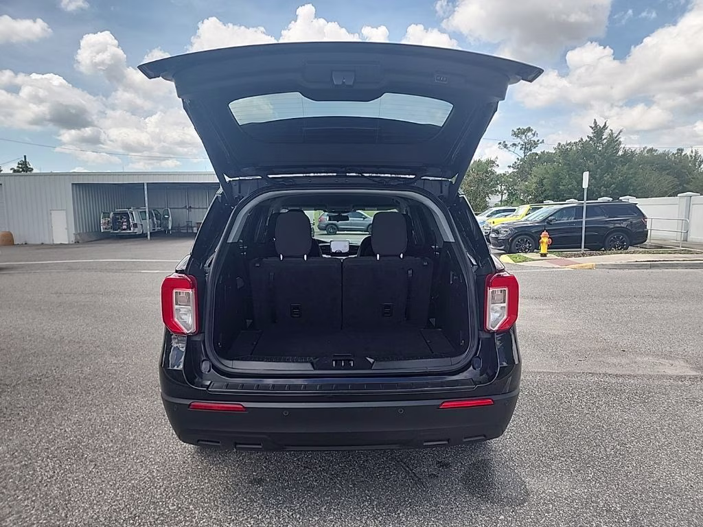 2022 Black Ford Explorer XLT 4X4 SUV