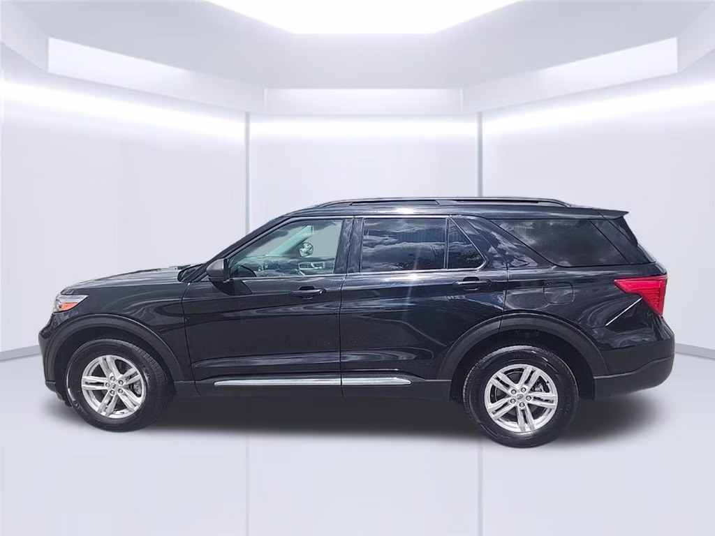 2022 Black Ford Explorer XLT 4X4 SUV