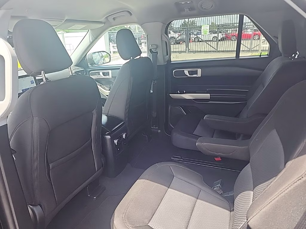 2022 Black Ford Explorer XLT 4X4 SUV