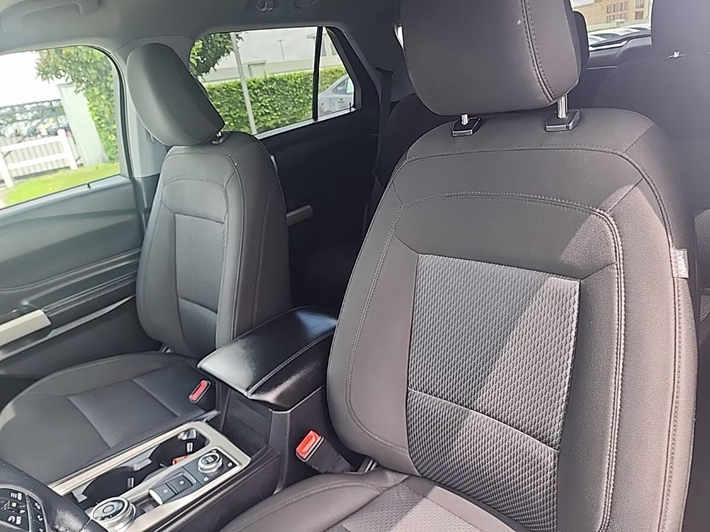 2022 Black Ford Explorer XLT 4X4 SUV