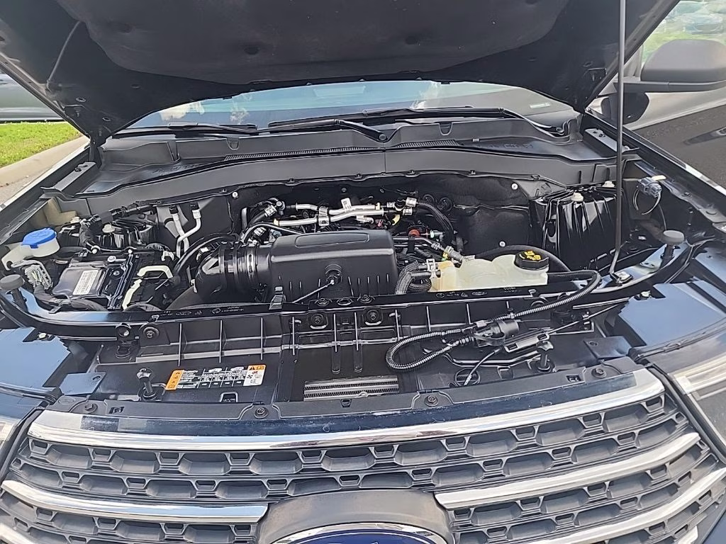 2022 Black Ford Explorer XLT 4X4 SUV