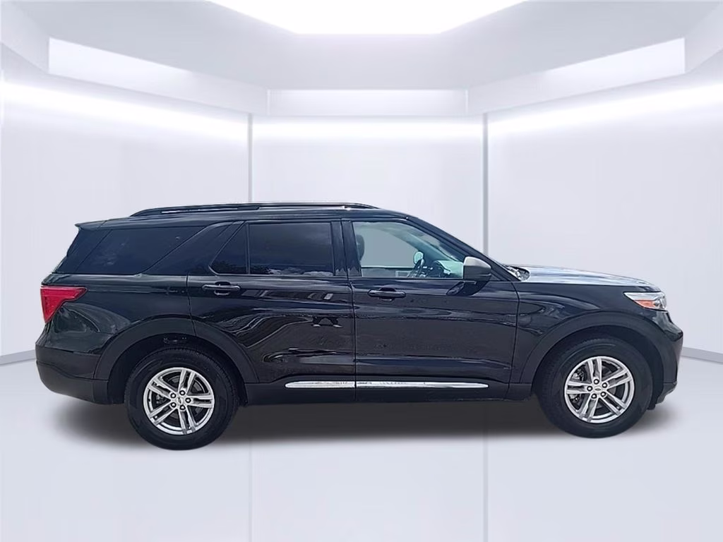 2022 Black Ford Explorer XLT 4X4 SUV