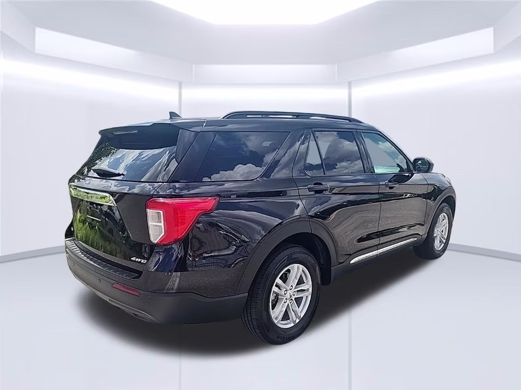 2022 Black Ford Explorer XLT 4X4 SUV