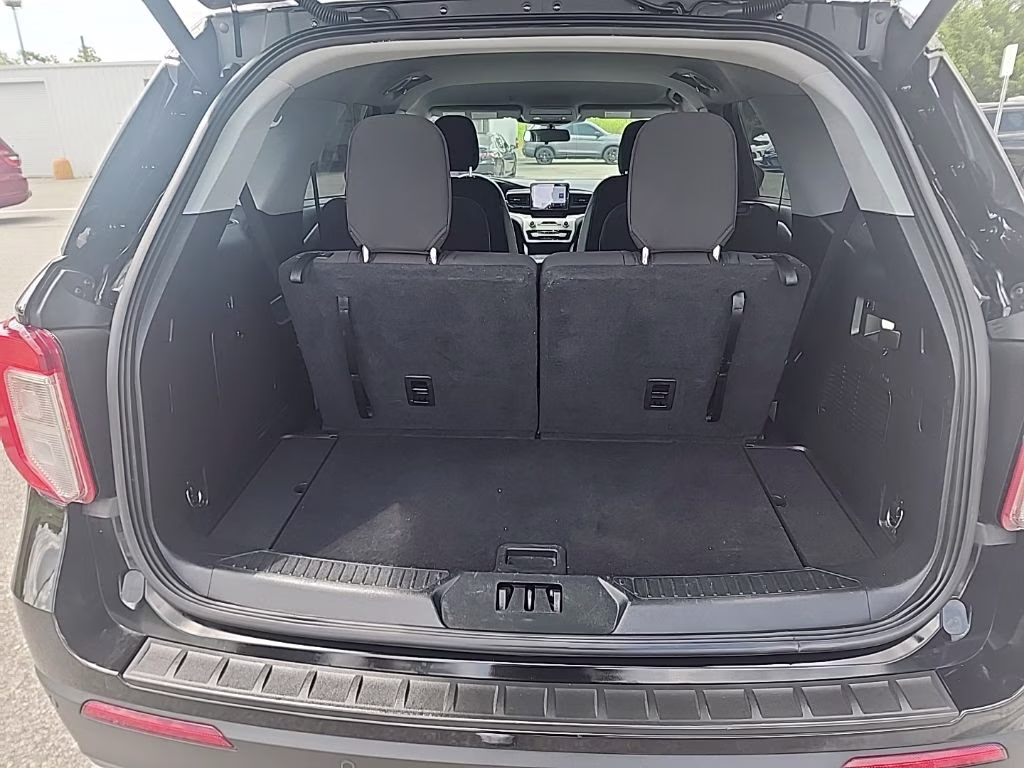 2022 Black Ford Explorer XLT 4X4 SUV