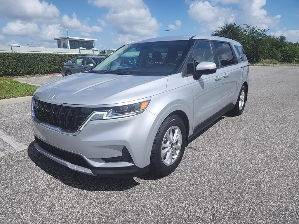 2022 Kia Sedona LX's photo