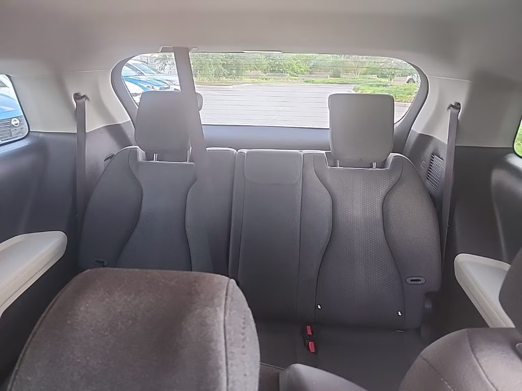 2022 Silver Kia Carnival LX FWD Van