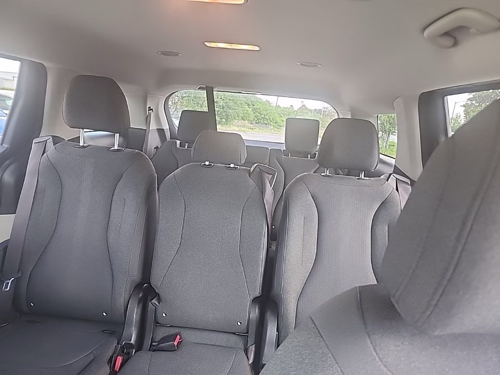 2022 Silver Kia Carnival LX FWD Van
