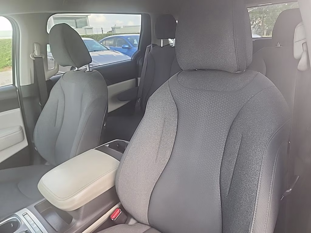 2022 Silver Kia Carnival LX FWD Van