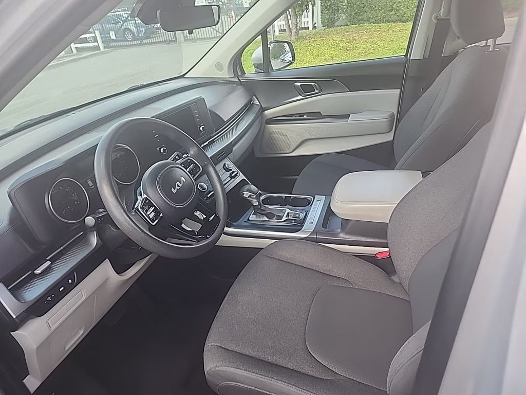 2022 Silver Kia Carnival LX FWD Van