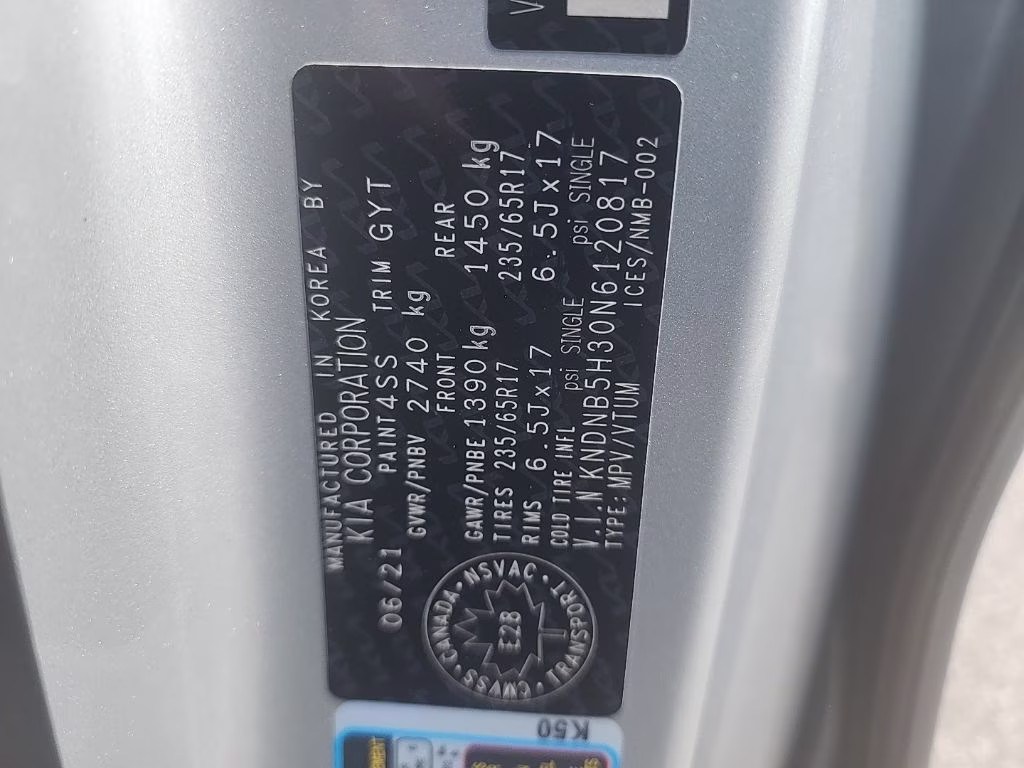 2022 Silver Kia Carnival LX FWD Van