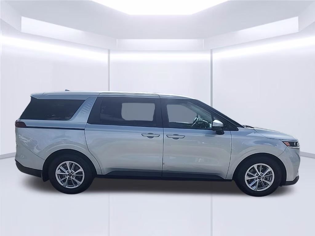 2022 Silver Kia Carnival LX FWD Van