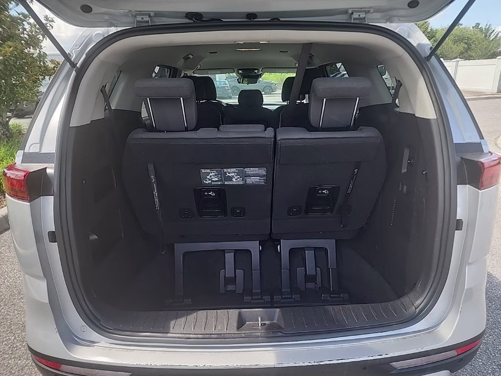 2022 Silver Kia Carnival LX FWD Van