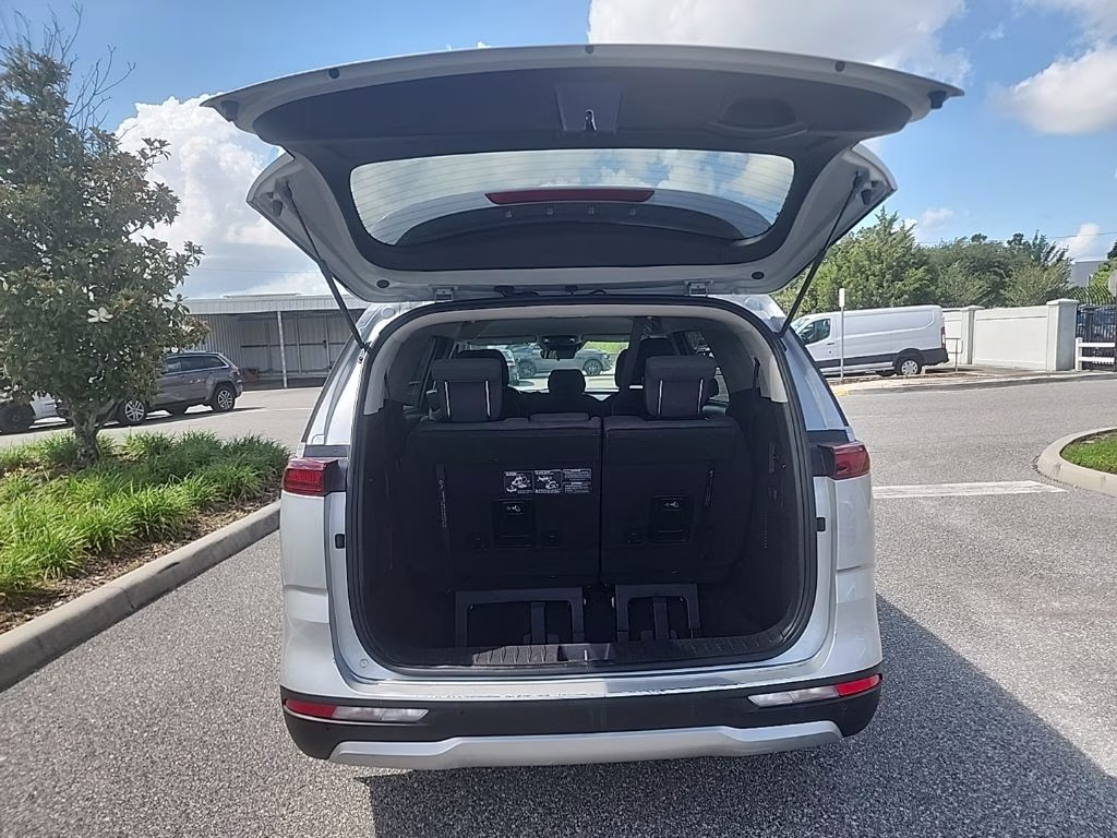 2022 Silver Kia Carnival LX FWD Van