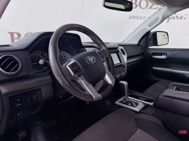 2014 Super White Toyota Tundra SR5 4.6L V8 RWD Truck