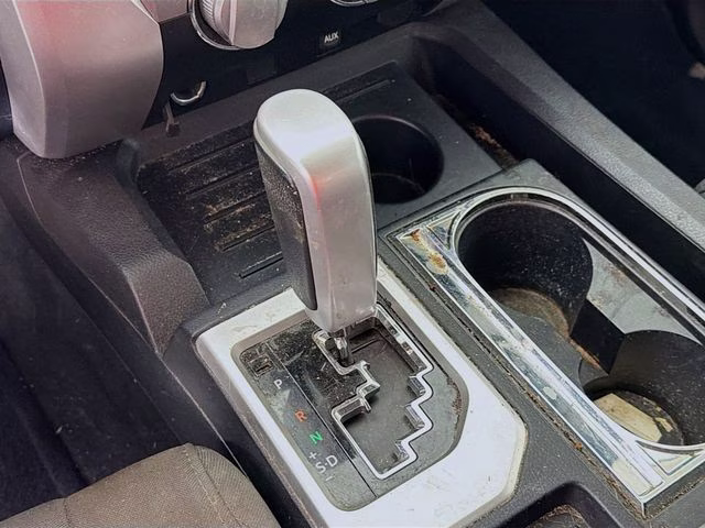 2014 Super White Toyota Tundra SR5 4.6L V8 RWD Truck