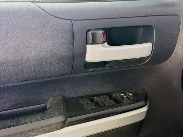 2014 Super White Toyota Tundra SR5 4.6L V8 RWD Truck