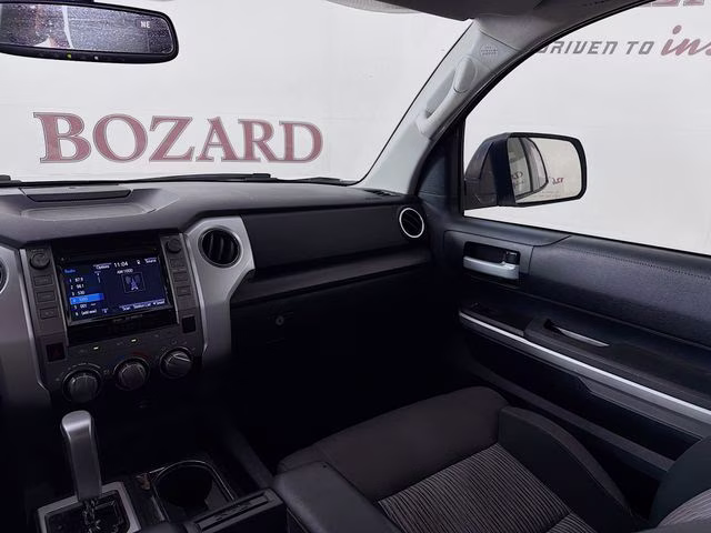 2014 Super White Toyota Tundra SR5 4.6L V8 RWD Truck