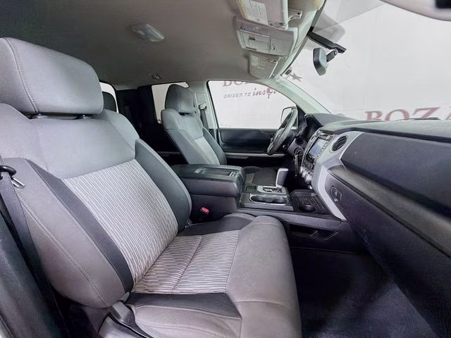 2014 Super White Toyota Tundra SR5 4.6L V8 RWD Truck