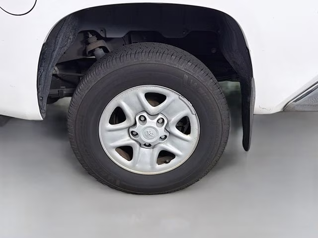 2014 Super White Toyota Tundra SR5 4.6L V8 RWD Truck