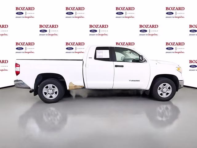 2014 Super White Toyota Tundra SR5 4.6L V8 RWD Truck
