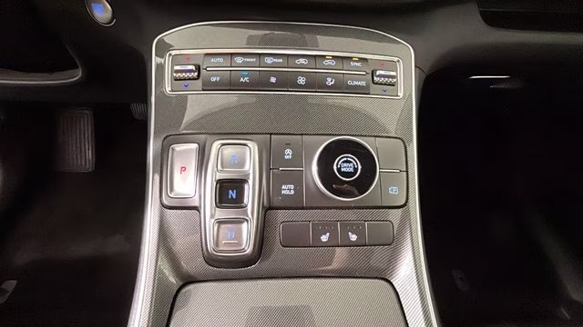 2022 White Hyundai Santa Fe XRT FWD SUV