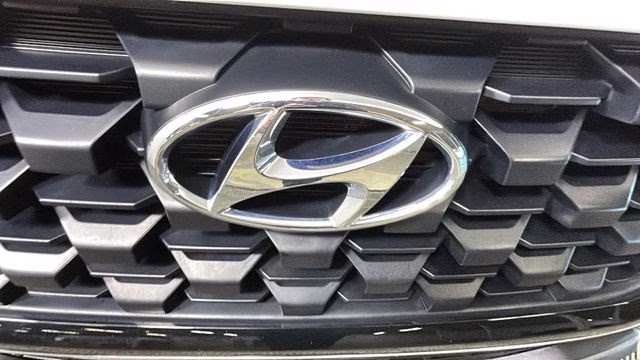 2022 White Hyundai Santa Fe XRT FWD SUV