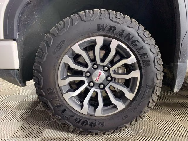 2022 Summit White GMC Sierra 1500 AT4 4X4 Truck